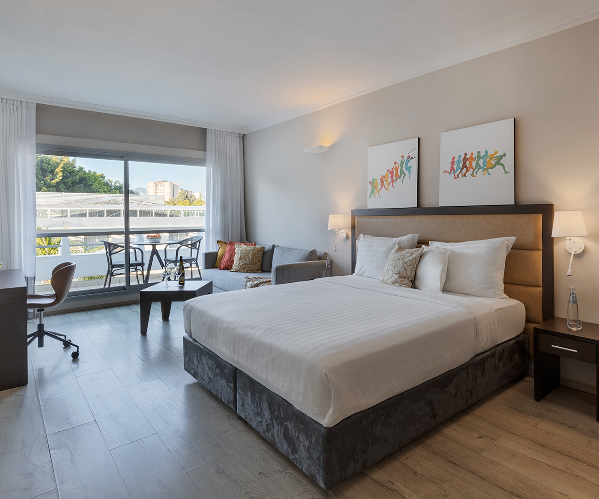 Make Yourself at Home
Our Rooms & Suites